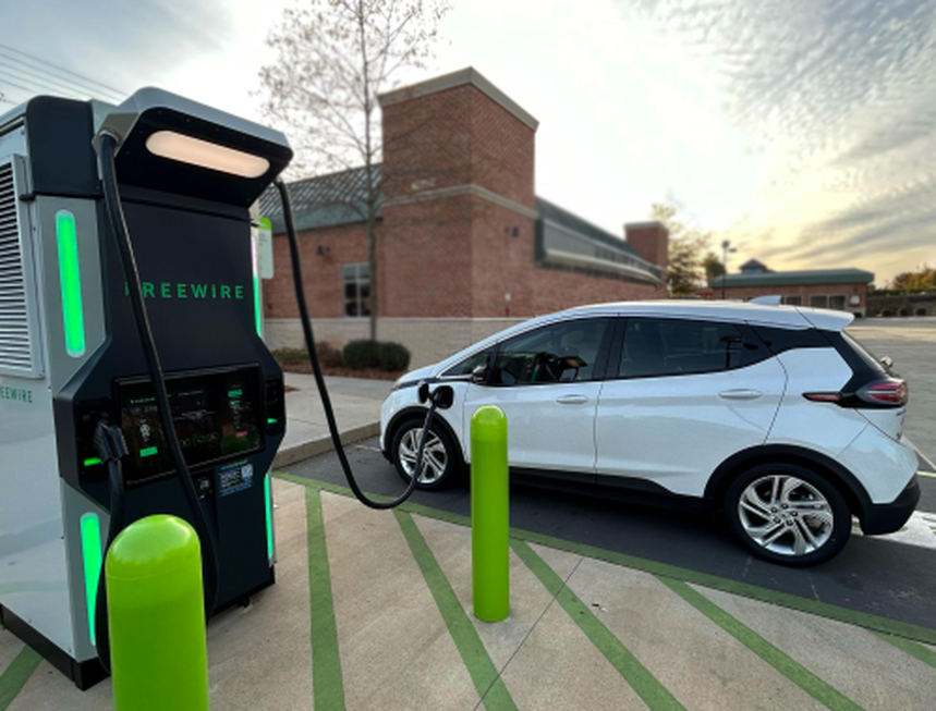 FEV présente une station de charge mobile pour véhicules électriques